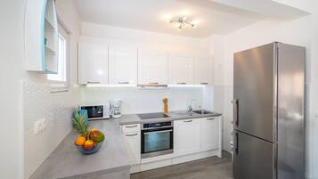 Kühlschrank, Herdplatte, Geschirrspüler