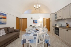 Interior - WePuglia - Donna Lisa (Polignano a Mare)