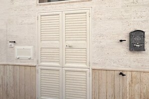 Exterior detail - WePuglia - Donna Lisa (Polignano a Mare)