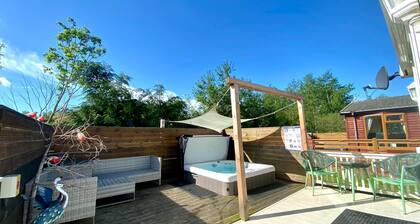 Woody's Retreat. Felmoor Park