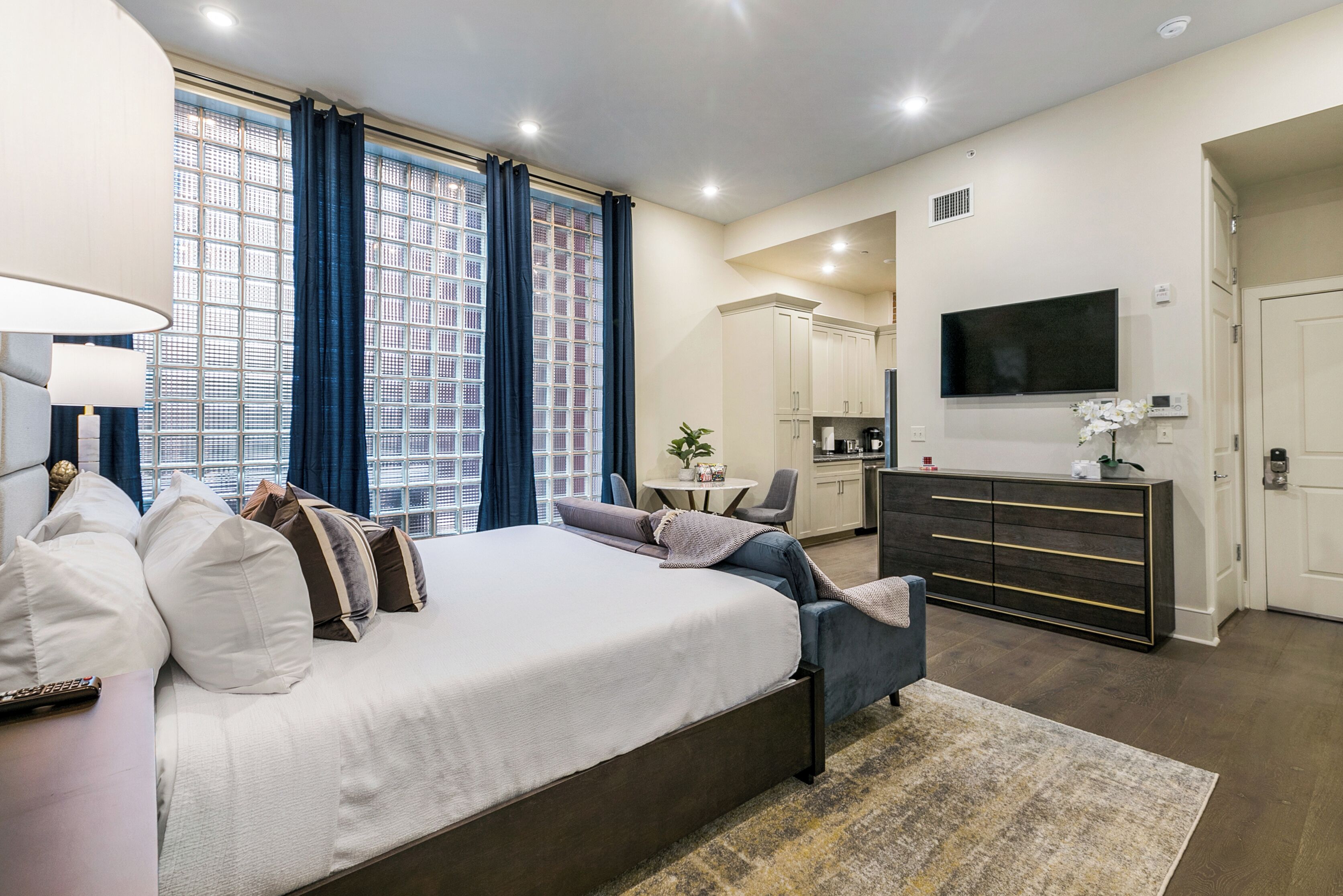 1 soverom, strykejern/-brett, reiseseng for barn og wi-fi