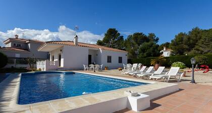 INNOUTHOME MAISON AVEC JARDIN, PISCINE,PLAGE A 150M,BBQ,CLI WIFI_VIRGEN CINTA II