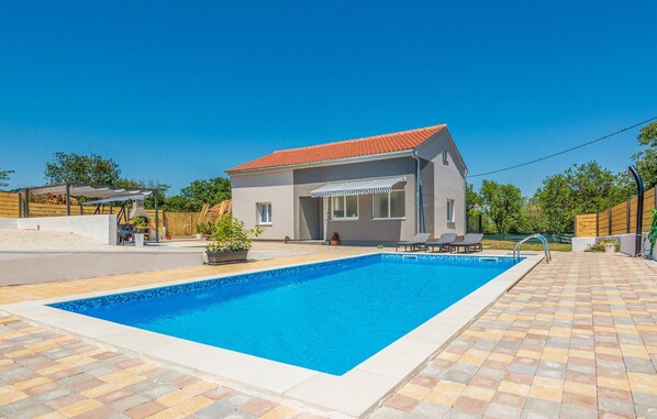 Pool - Lovely home in Donje Rastane (Donje Rastane)