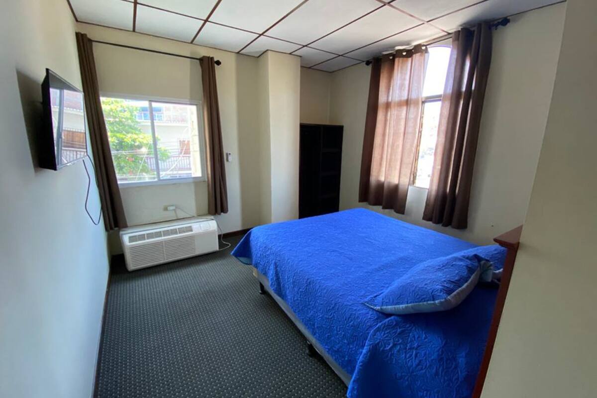 WiFi (free), bed sheets