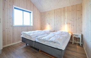 5 makuuhuonetta, vauvan matkasänky, ilmainen Wi-Fi