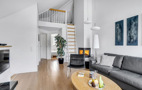 Fernseher, Kamin, DVD-Player, Stereoanlage