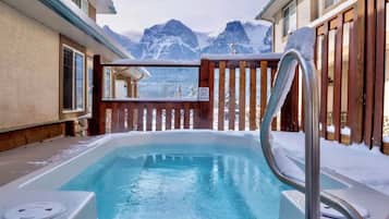 Tina de hidromasaje al aire libre