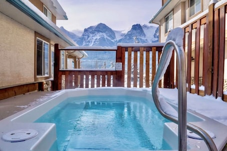 Outdoor spa tub. Escape to the Rockies: Scenic Views & Hot Tub