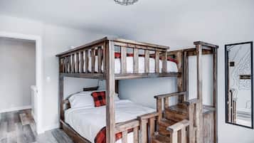 2 chambres, bureau, fer et planche à repasser, lit parapluie