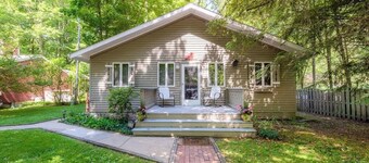 House of Reilly - 5-Min Walk to Private Beach!