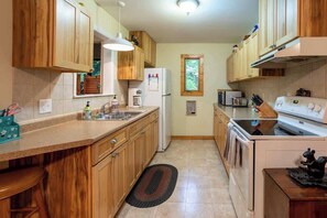 冰箱、微波炉、烤箱、炉灶