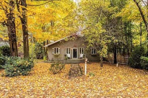 Exterior - House of Reilly - 5-Min Walk to Private Beach! (Union Pier)