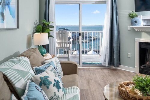 Beach Paradise IV-Downtown Waterfront, Top Floor, Luxury Penthouse Condo