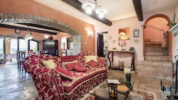 TV, caminetto