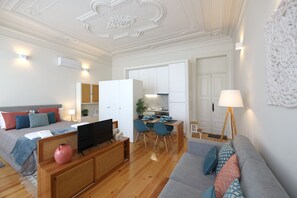 TV - FLH Living Oporto Loft II (Oporto)