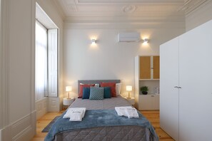 Iron/ironing board, free WiFi, bed sheets - FLH Living Oporto Loft II (Oporto)
