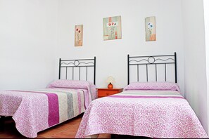 2 bedrooms, iron/ironing board, bed sheets