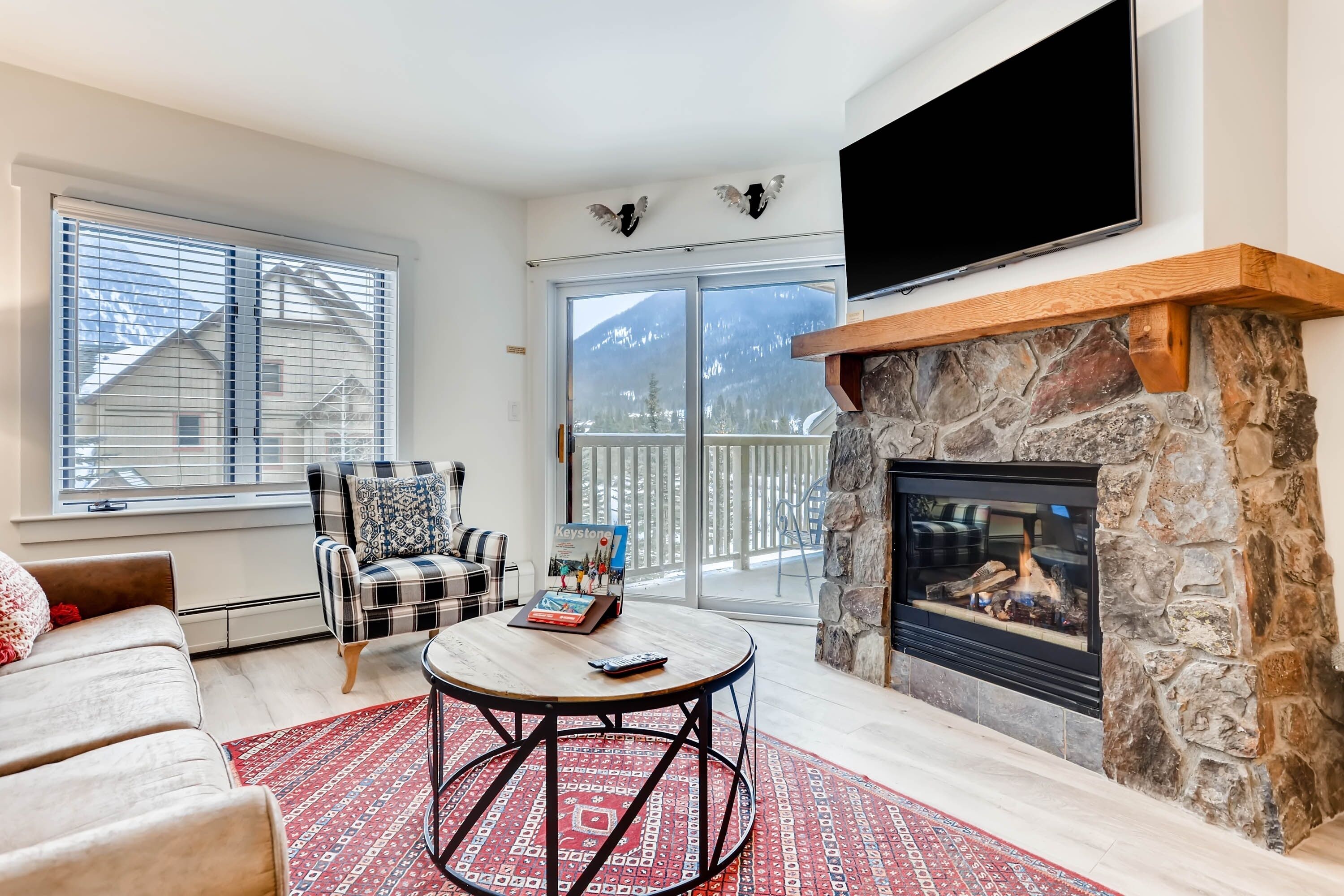 Modern 1BR in Keystone- Walk to Slopes by RedAwning