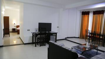 Suite ejecutiva | Caja de seguridad en la habitación y decoración personalizada
