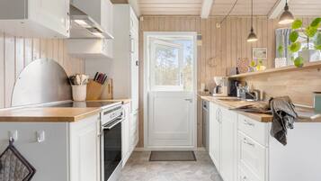 Fridge, stovetop, dishwasher, coffee/tea maker