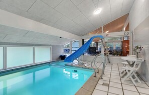 Indendørs pool