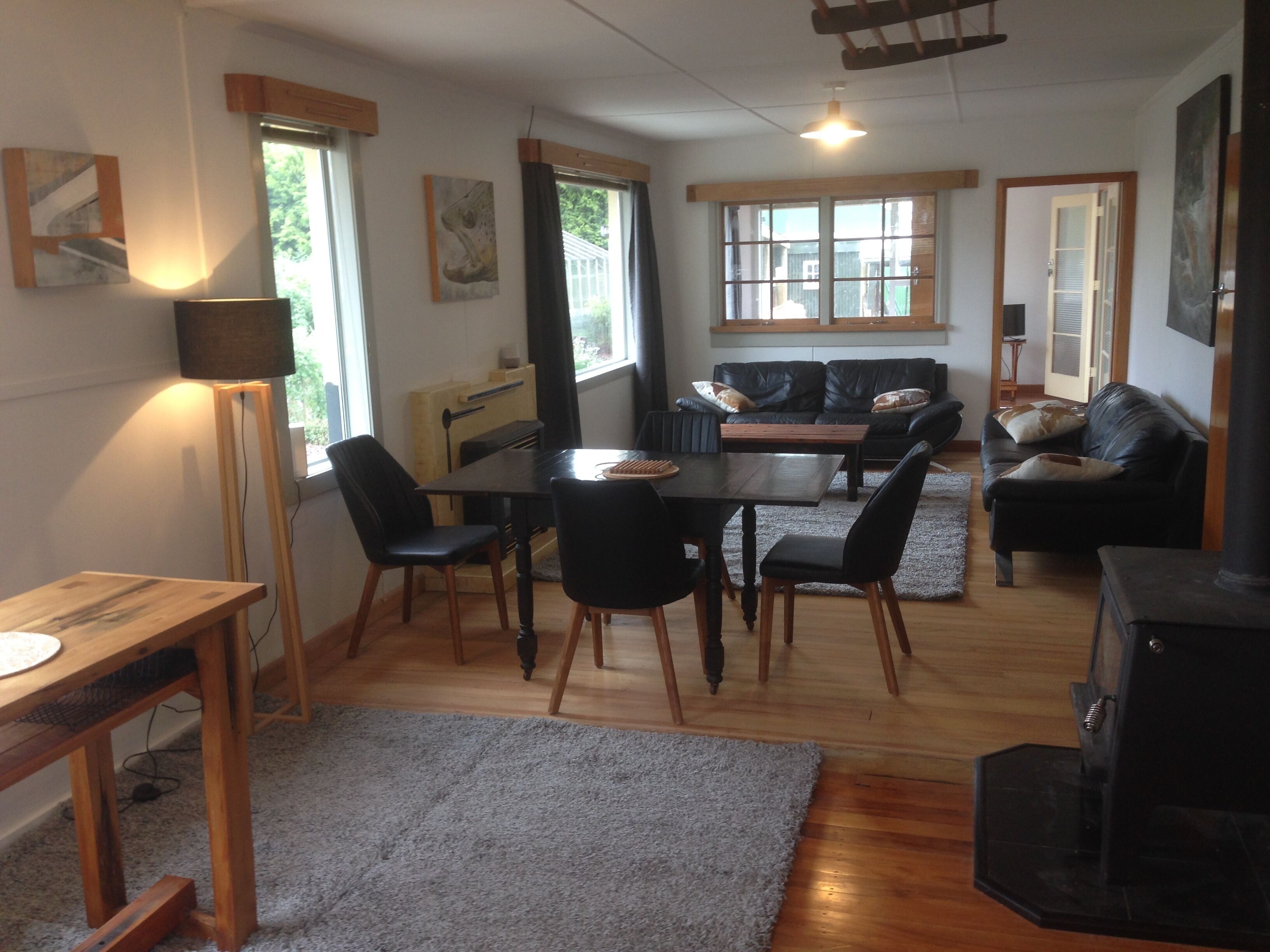 Télévision, cheminée, jeux vidéo, baby-foot