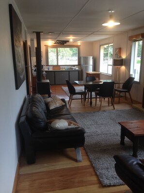 Interior - Spacious 3 Bedroom house. 2 minute walk to Fairlie town & famous pies! (Fairlie)