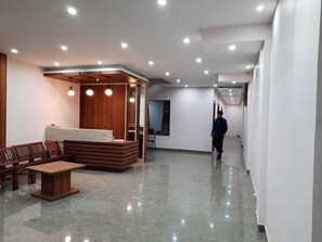 Lobby - Hotel Katra Grand (Reasi)