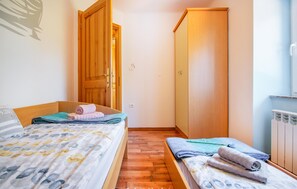 3 bedrooms, free WiFi, bed sheets