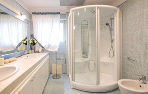 Shower - Amazing home with pool (Nocera Terinese)
