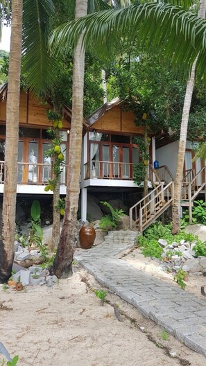 Front of property - Khu du lich Bai Bang (Kien Hai)