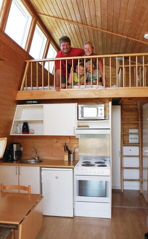 Fridge, microwave, stovetop, coffee/tea maker - Lovely home in Hvide Sande with WiFi (Hvide Sande)