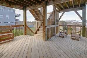 Terrace/patio - 5714- Whalebone Villa, | Semi-Oceanfront | South Nags Head | Sleeps 12 (Nags Head)