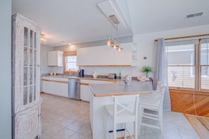 Fridge, microwave, oven, stovetop - 5714- Whalebone Villa, | Semi-Oceanfront | South Nags Head | Sleeps 12 (Nags Head)