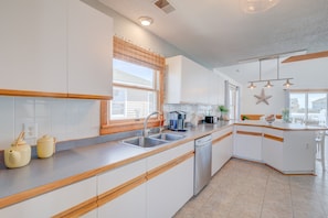 Fridge, microwave, oven, stovetop - 5714- Whalebone Villa, | Semi-Oceanfront | South Nags Head | Sleeps 12 (Nags Head)
