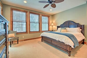 4 bedrooms, desk, laptop workspace, Internet