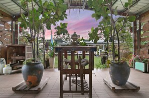 Terrace/patio - The Shed Conversion with Hot tub and amazing views: Building#5 (Austinville)