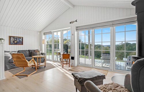 Stunning home in Ebeltoft with WiFi