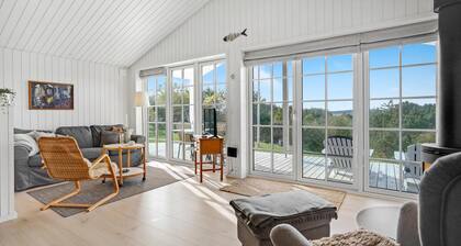 Stunning home in Ebeltoft with WiFi