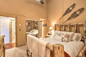 3 bedrooms, desk, iron/ironing board, Internet - Steamboat Ski Getaway w/ Balcony & Resort Views! (Steamboat Springs)