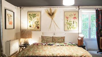 13 Schlafzimmer, Schreibtisch, Bügeleisen/Bügelbrett, Reisekinderbett