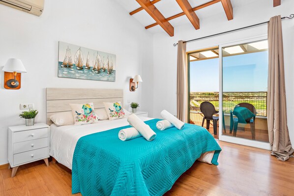 3 bedrooms, in-room safe, iron/ironing board, free WiFi