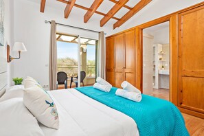 3 bedrooms, in-room safe, iron/ironing board, free WiFi