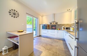 Kühlschrank, Herdplatte, Geschirrspüler