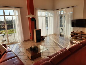 Televisión, chimenea