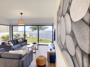 TV - Villa Calhau by LovelyStay (Ponta do Sol)