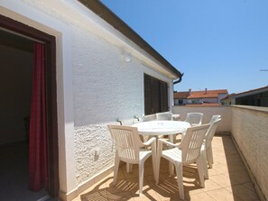 Outdoor dining - Apartment 1842/23312 (Istria - Fažana), 50m from the beach (Fažana)