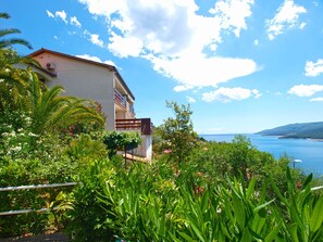 Property grounds - Apartment 2023/28731 (Istria - Rabac), 500m from the beach (Rabac)