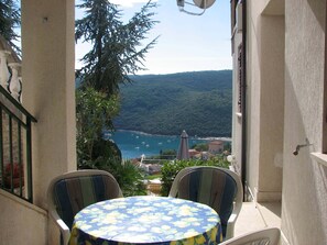 Outdoor dining - Apartment 2023/28733 (Istria - Rabac), 500m from the beach (Rabac)