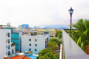 Thành phố nhìn từ nơi lưu trú